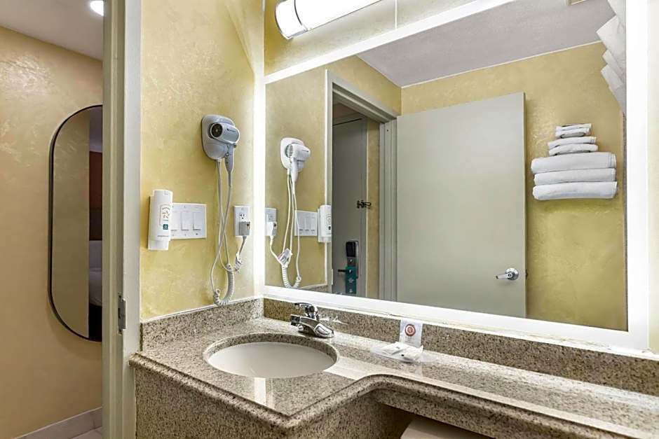 Quality Inn JFK Airport Rockaway Blvd