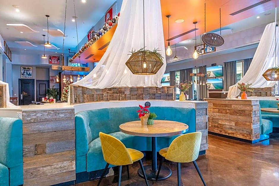 Marvelous 9th Floor Condo Gulf, Pool & Sunset View