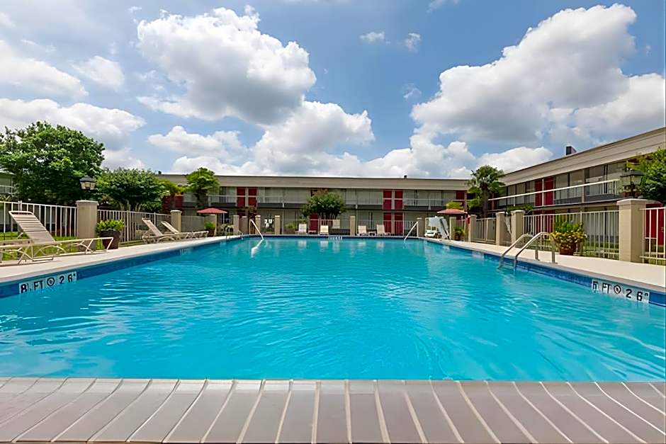 Iberia House & Suites