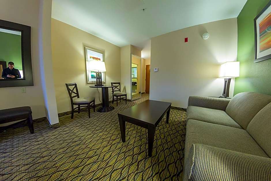 Holiday Inn Express and Suites Winchester By IHG