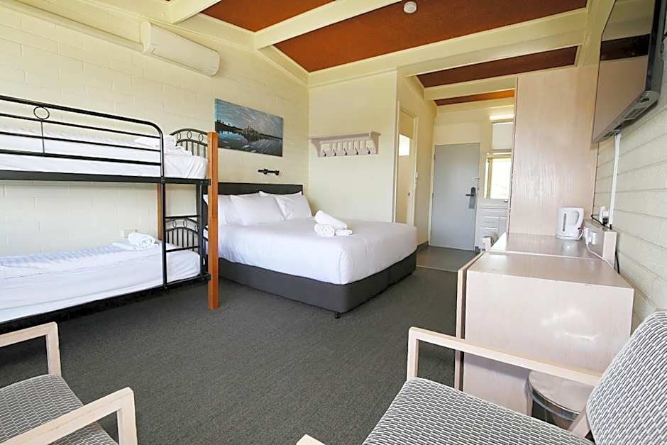 Lake Jindabyne Hotel