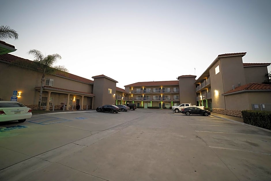 Mid City Inn & Suites Pico Rivera