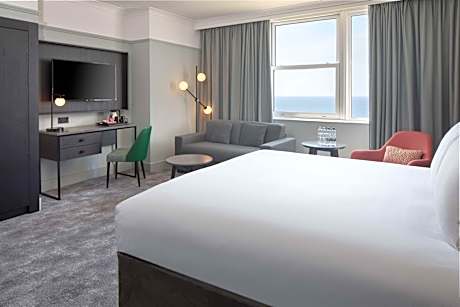 Superior King Room with Sea View and Sofa Bed