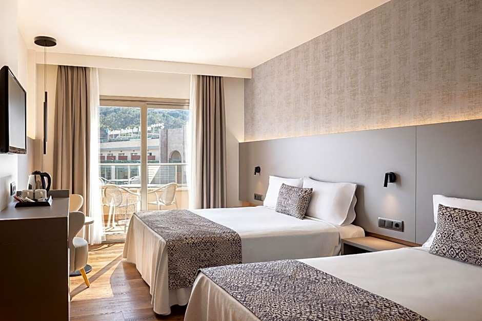 Golden Bahía de Tossa & Spa 4* Sup.