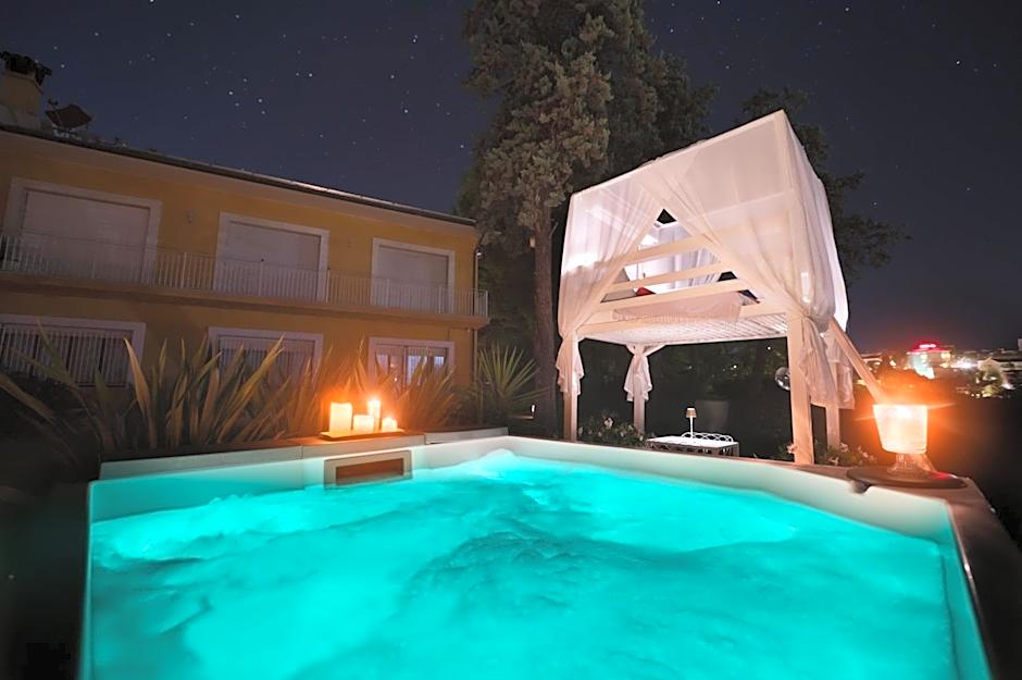 Tra gli Alberi e il Mare