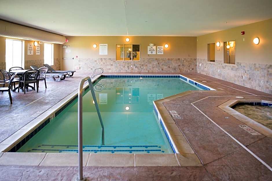Holiday Inn Express & Suites Northwood By IHG