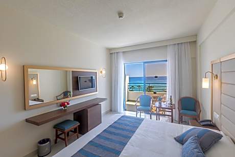 Double or Twin Room with Front Sea View