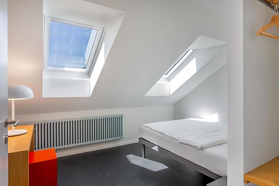 Hotel Marta - 1950's architecture in Zurich's vibrant old town, near main station