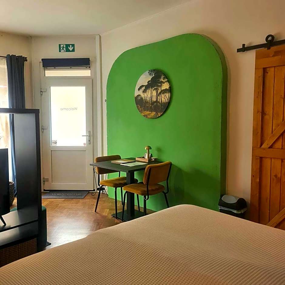 Feel at Home - Holiday Studio