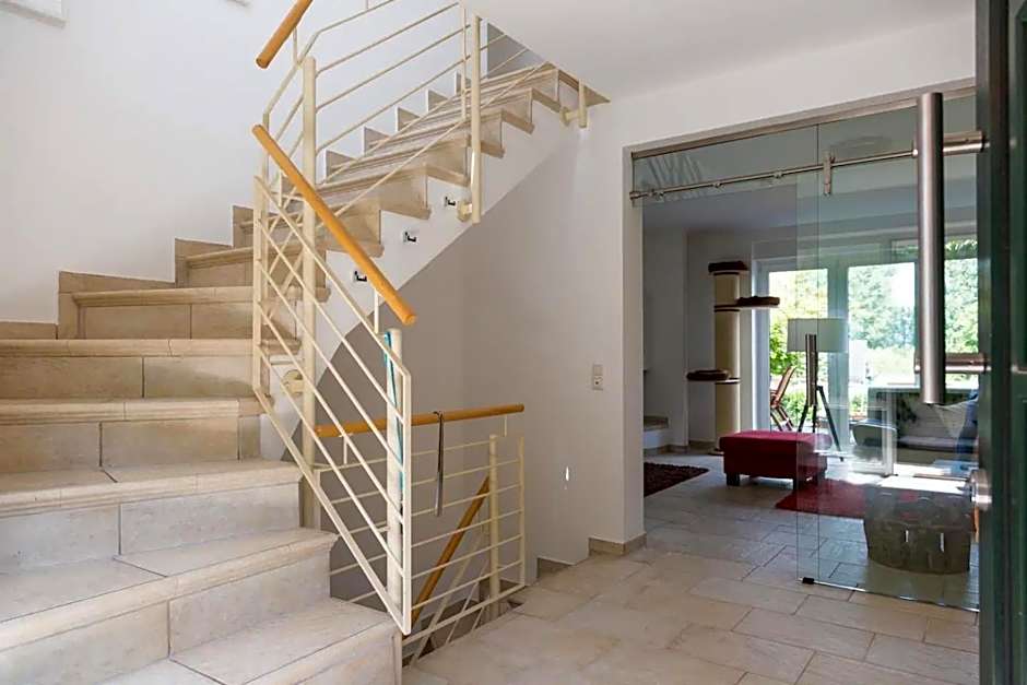 Schönste Lage am Rhein in unmittelbarer Stadtnähe, B & B