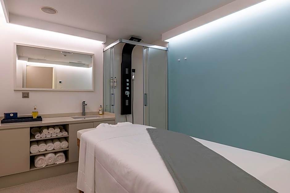 Regency Salgados Hotel and Spa