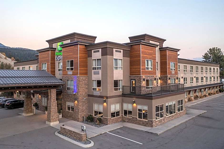 Holiday Inn Express Golden-Kicking Horse By IHG