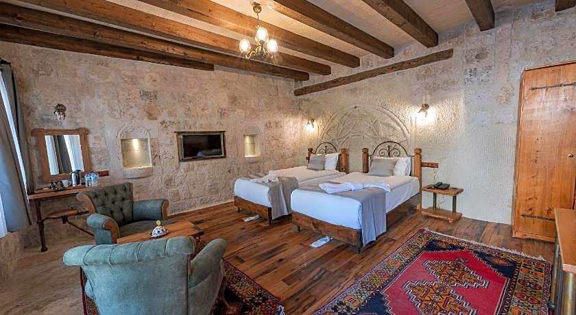 Sarnich Cave Suites
