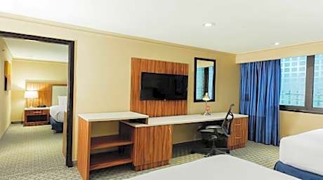2 Double Mobility Accessible With Bathtub