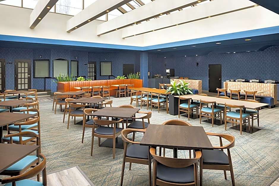Four Points By Sheraton Edmonton South