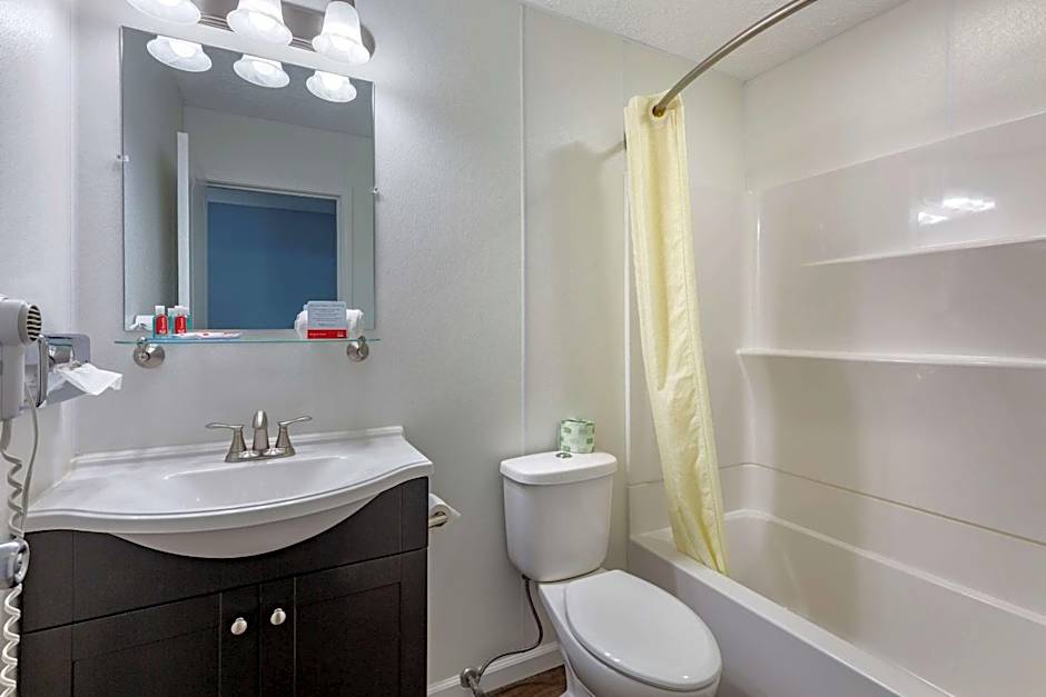 Econo Lodge Inn & Suites Sandusky South