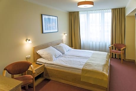 Double Room with Double Bed (1 - 2 Adults)
