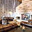 Lone Star Court, by Valencia Hotel Group