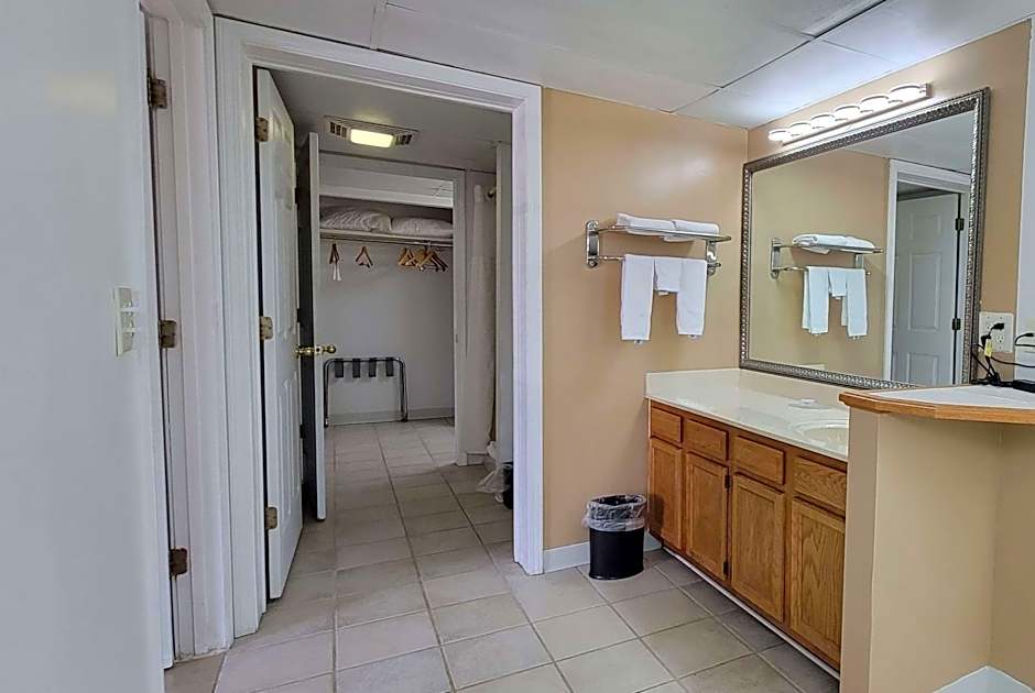 Ramada by Wyndham Mountain Home