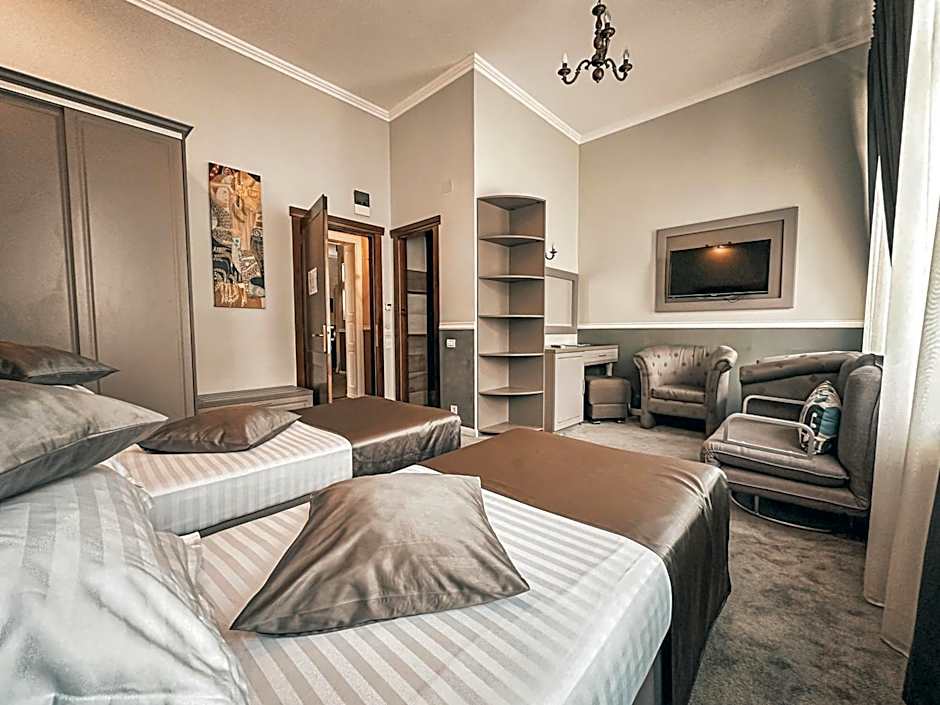 La Strada Boutique Villa