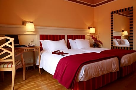 Suite (Club House), 2 Twin Beds