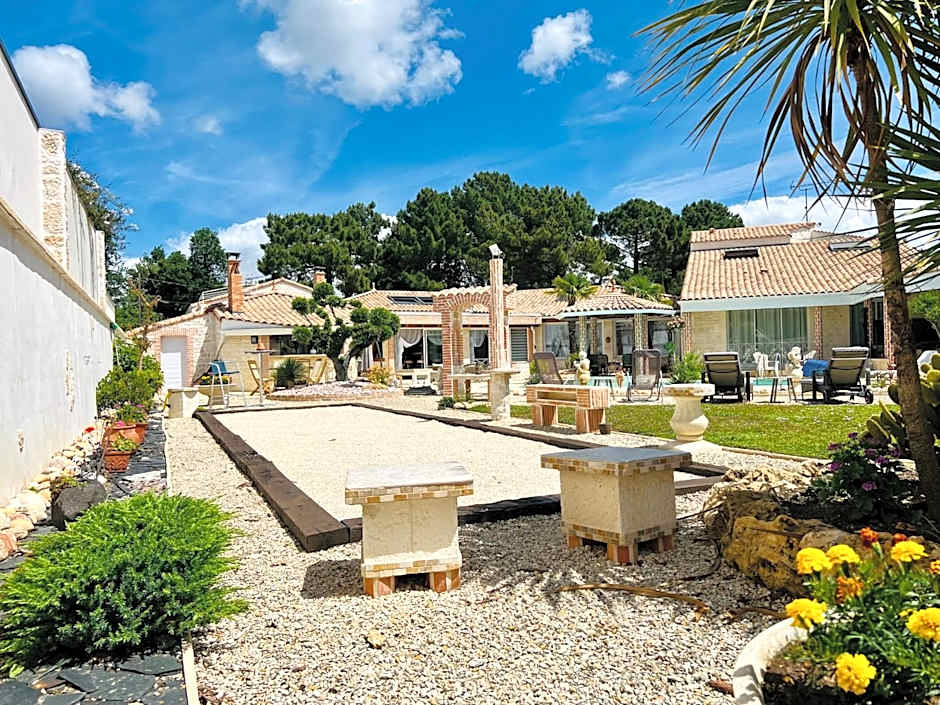 Le Mas des Mathes, Chambres d'hôtes, Studios