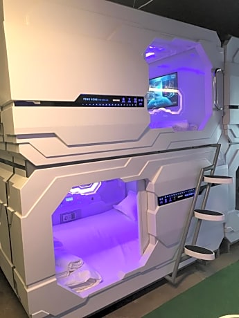 Capsule Bed in Mixed Dormitory Room