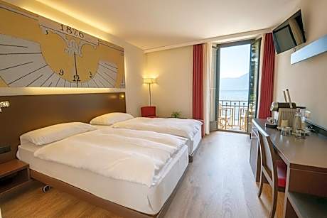 Classic Double Room with Lake view