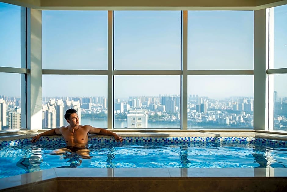 Renaissance by Marriott Huizhou Hotel