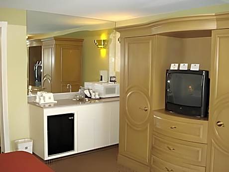 1 Bedroom King Suite