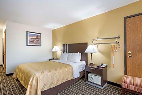 1 Queen Bed, Nonsmoking, Accessible