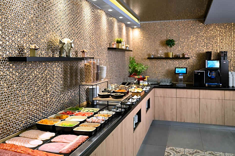 12 Revay Hotel