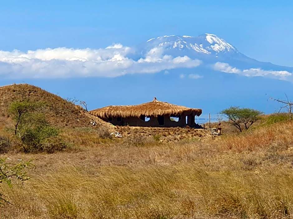 Original Maasai Lodge – Africa Amini Life