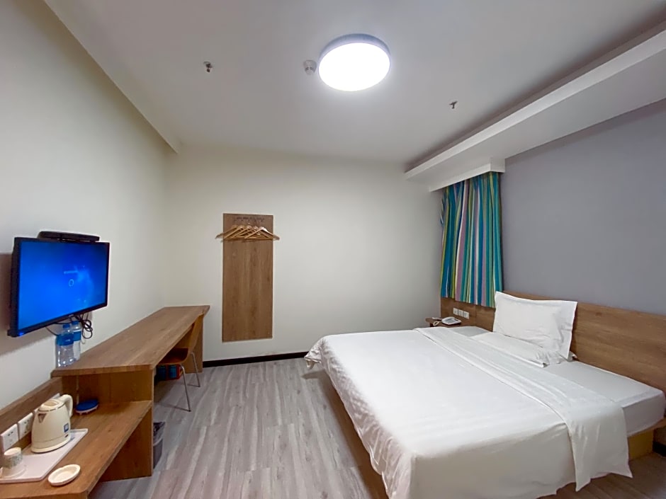 7 Days Inn Guangzhou Baoye Road Shayuan Metro Station Branch – Guangzhou (Canton), IA