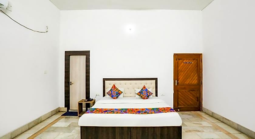 OYO 65521 Hotel Prashansha Palace
