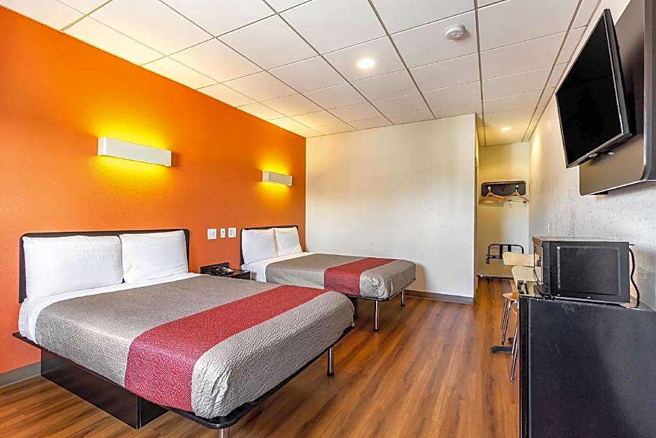 Motel 6 Elizabeth NJ Newark Liberty Intl Airport