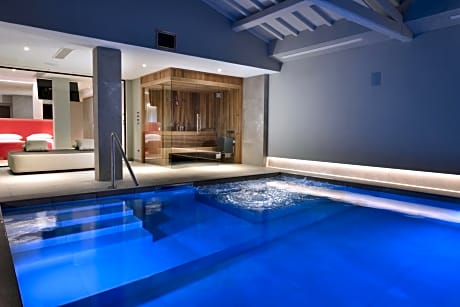 Suite with Private SPA