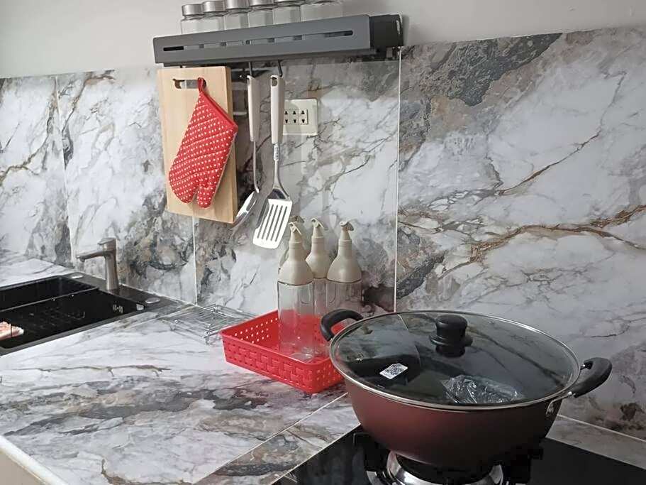 Cebu City Unit2 Spacious 2BR near SM Seaside NuStar Ocean Park Dynamic Herb Anjo