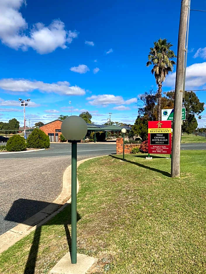 Deniliquin Country Club Motor Inn