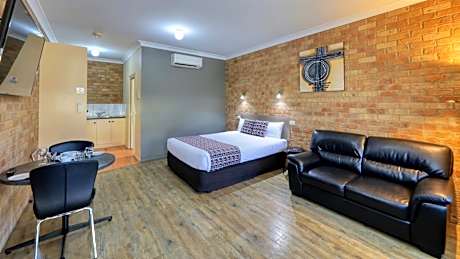 Queen Room with Spa Bath