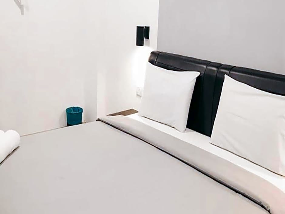 OYO 89492 Carlton Inn Bukit Ubi