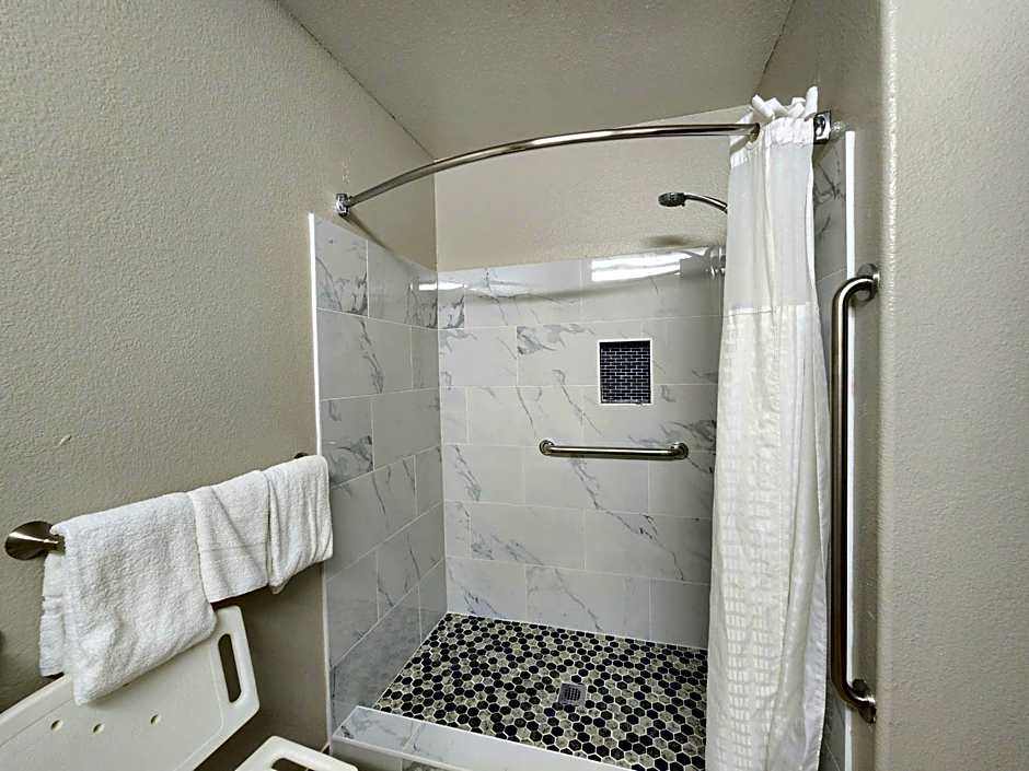 Days Inn by Wyndham Lumberton