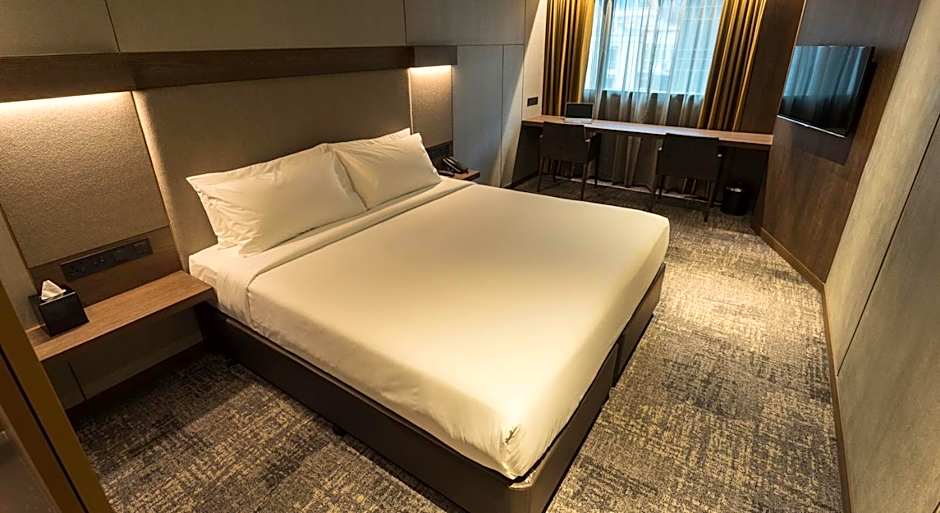 Photo 1 of 2 of Deluxe 1 King Bed