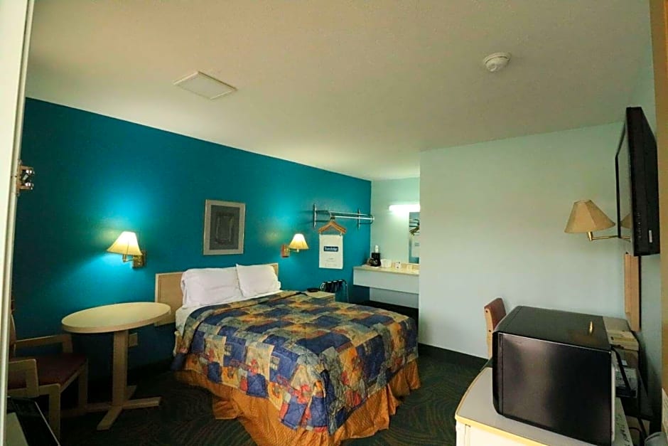 Travelodge by Wyndham Parkersburg