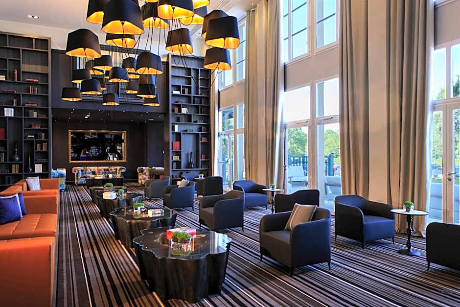 Renaissance Paris Hippodrome de St. Cloud Hotel