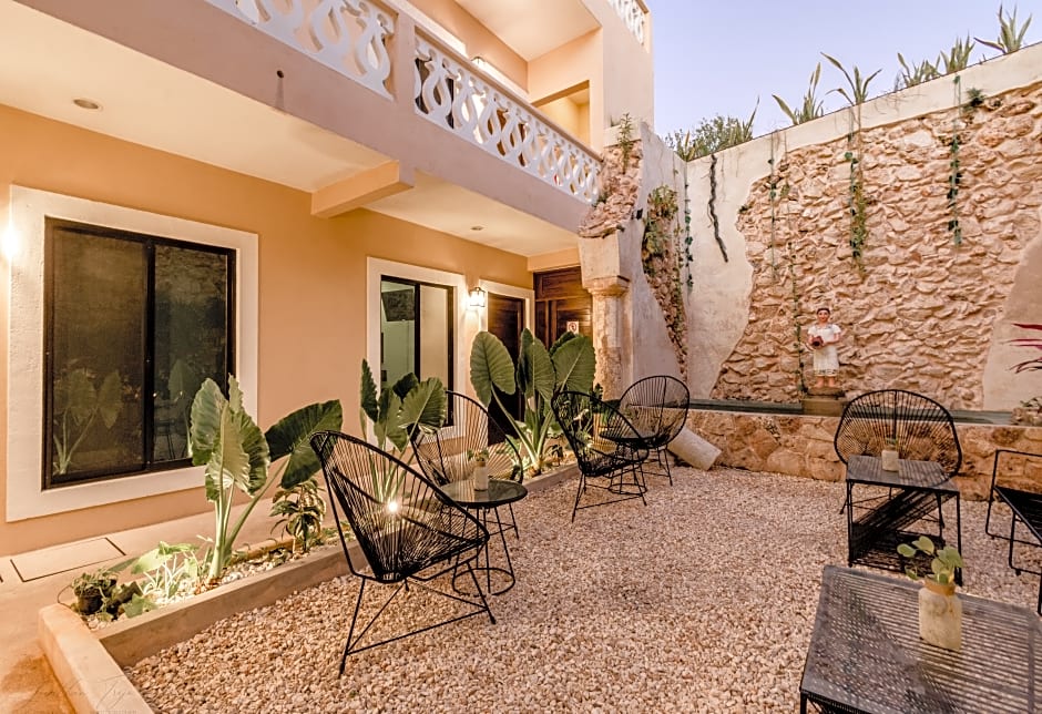 Hotel Colonial Zaci by GuruHotel