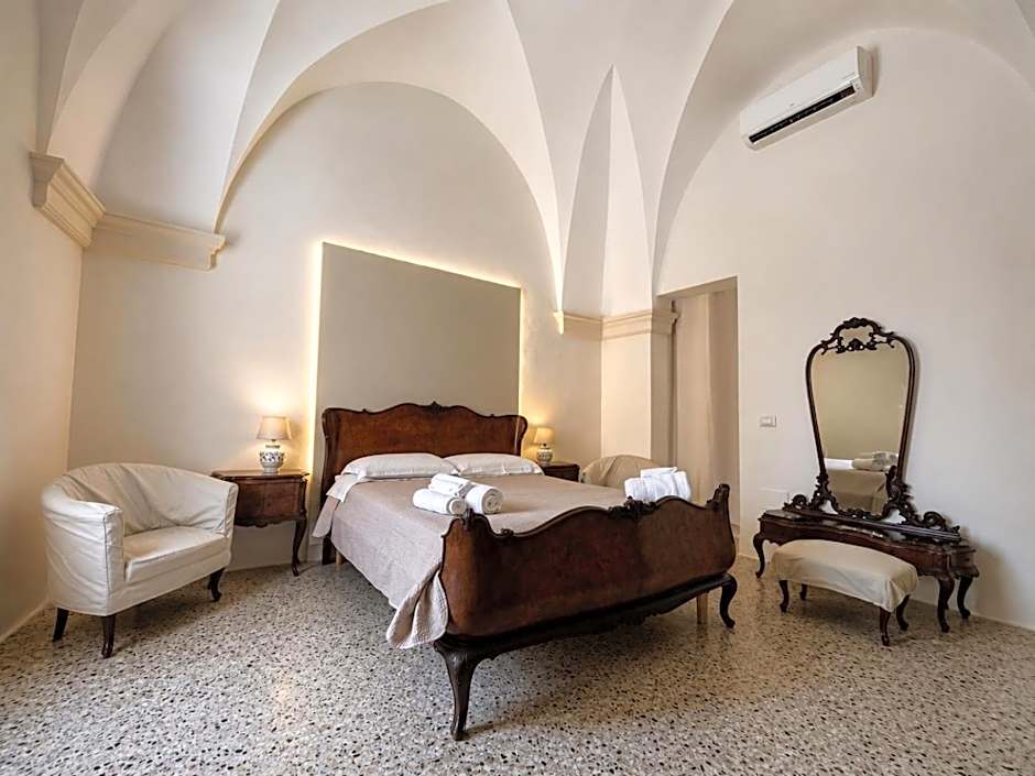 Palazzo de Carlo e il parco dei 7 pozzi
