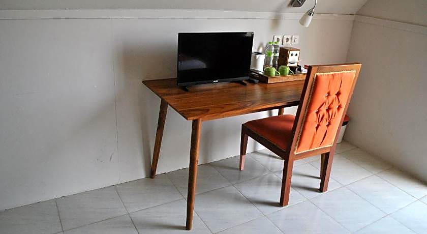 Seaside Villa & Muse Beach Resto