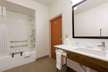 King Room with Accessible Tub - Mobility and Hearing Access/Non-Smoking
