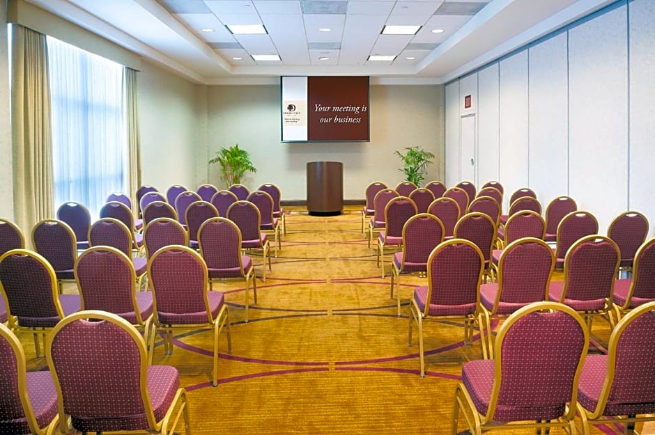 DoubleTree By Hilton Milwaukee Brookfield